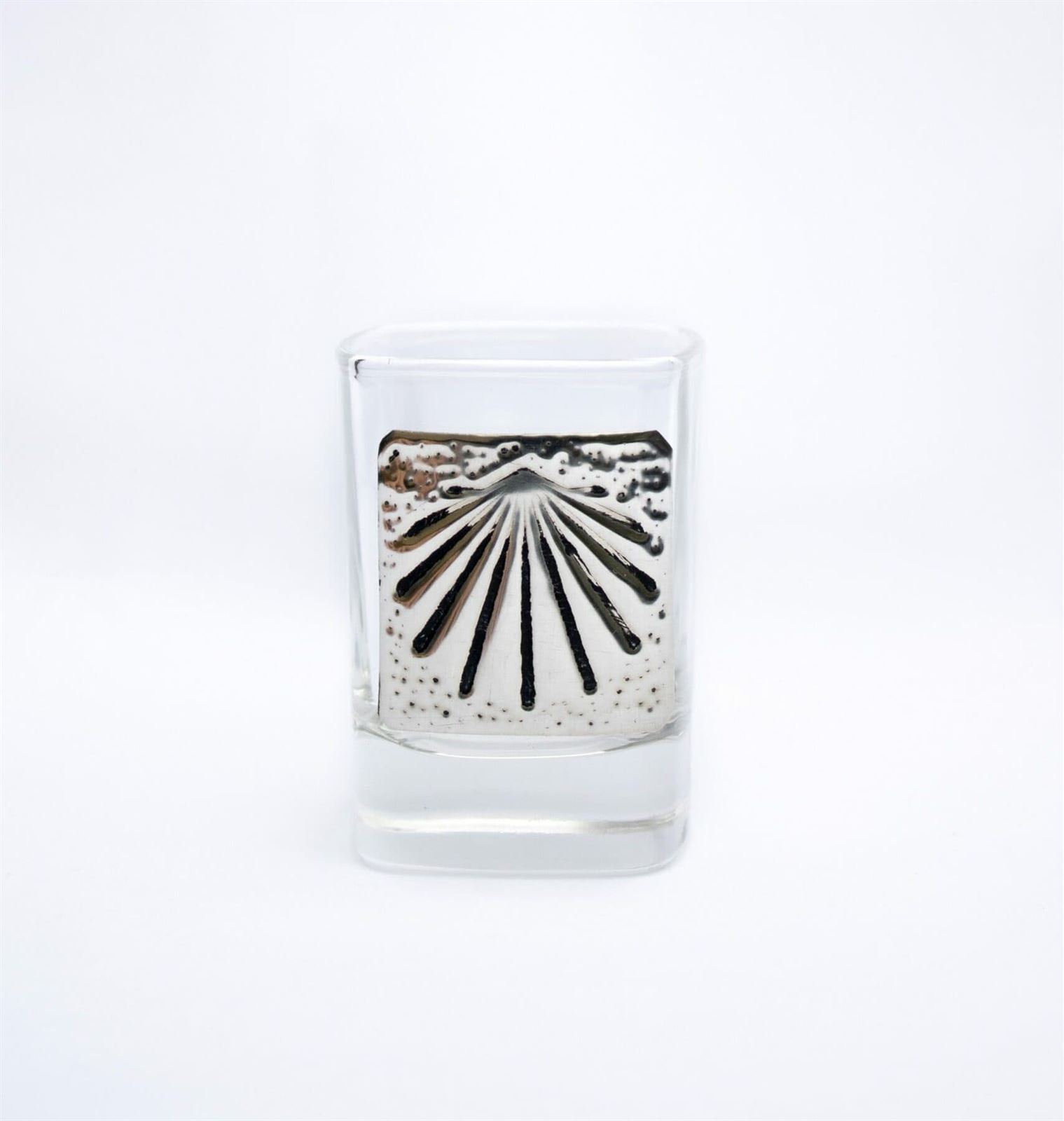 Caja Madera con una Botella Repujada Licor de Hierbas 500ml Espiral + 3 Chupitos Decorados - Imagen 6