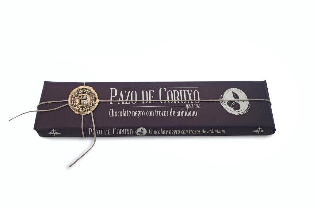 Tableta chocolate negro con trozos de arándano Pazo de Coruxo 300grs - Imagen 1